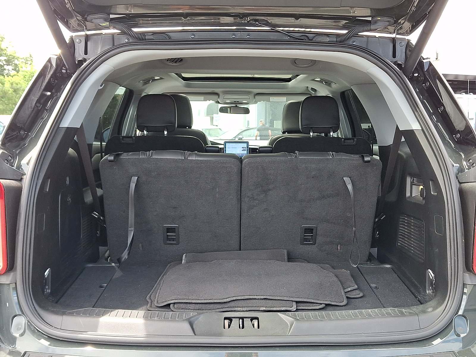 Certified 2023 Ford Explorer XLT w/ Equipment Group 202A AWD/4WD image 28
