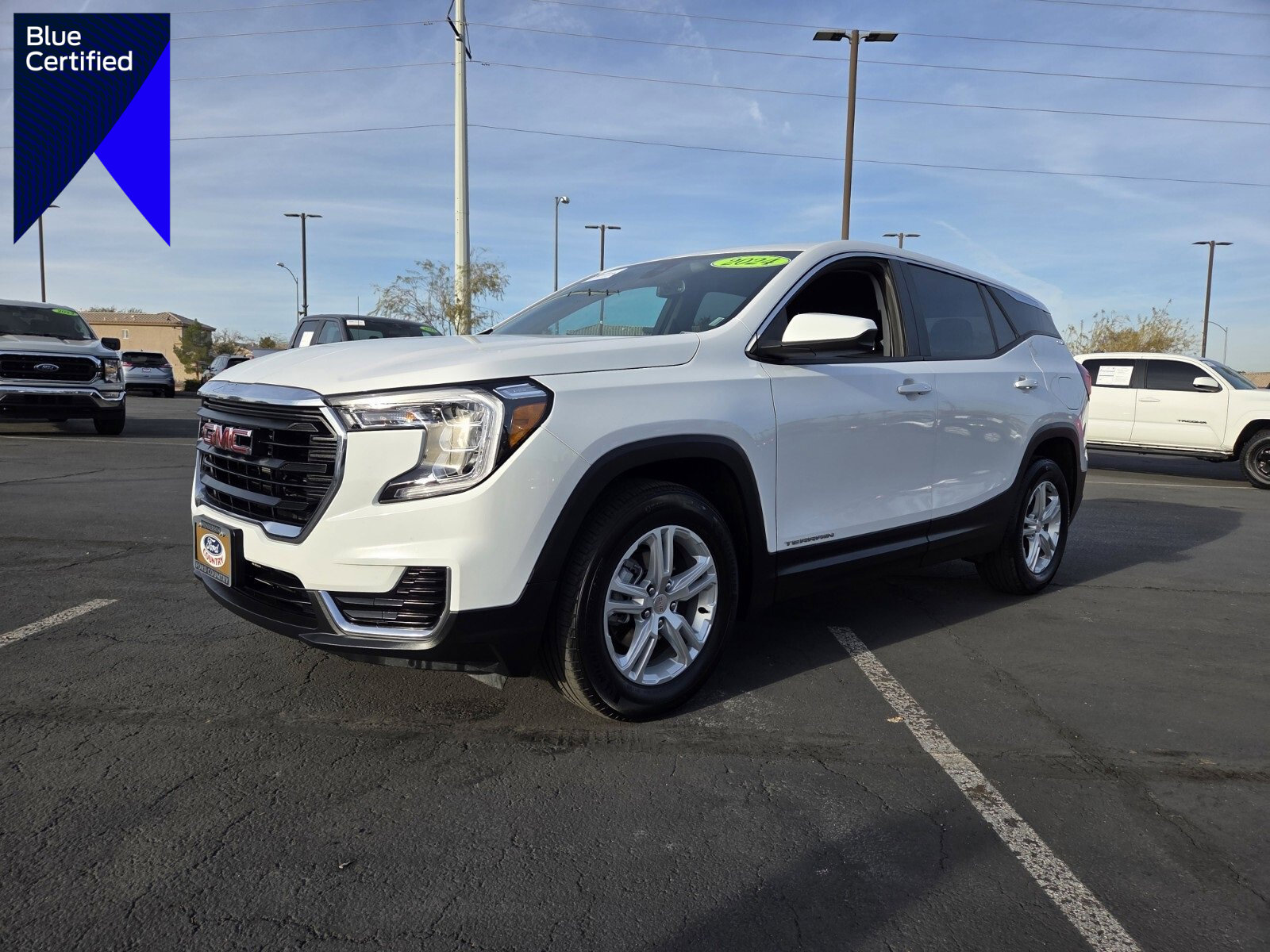 Used 2024 GMC Terrain SLE image 1