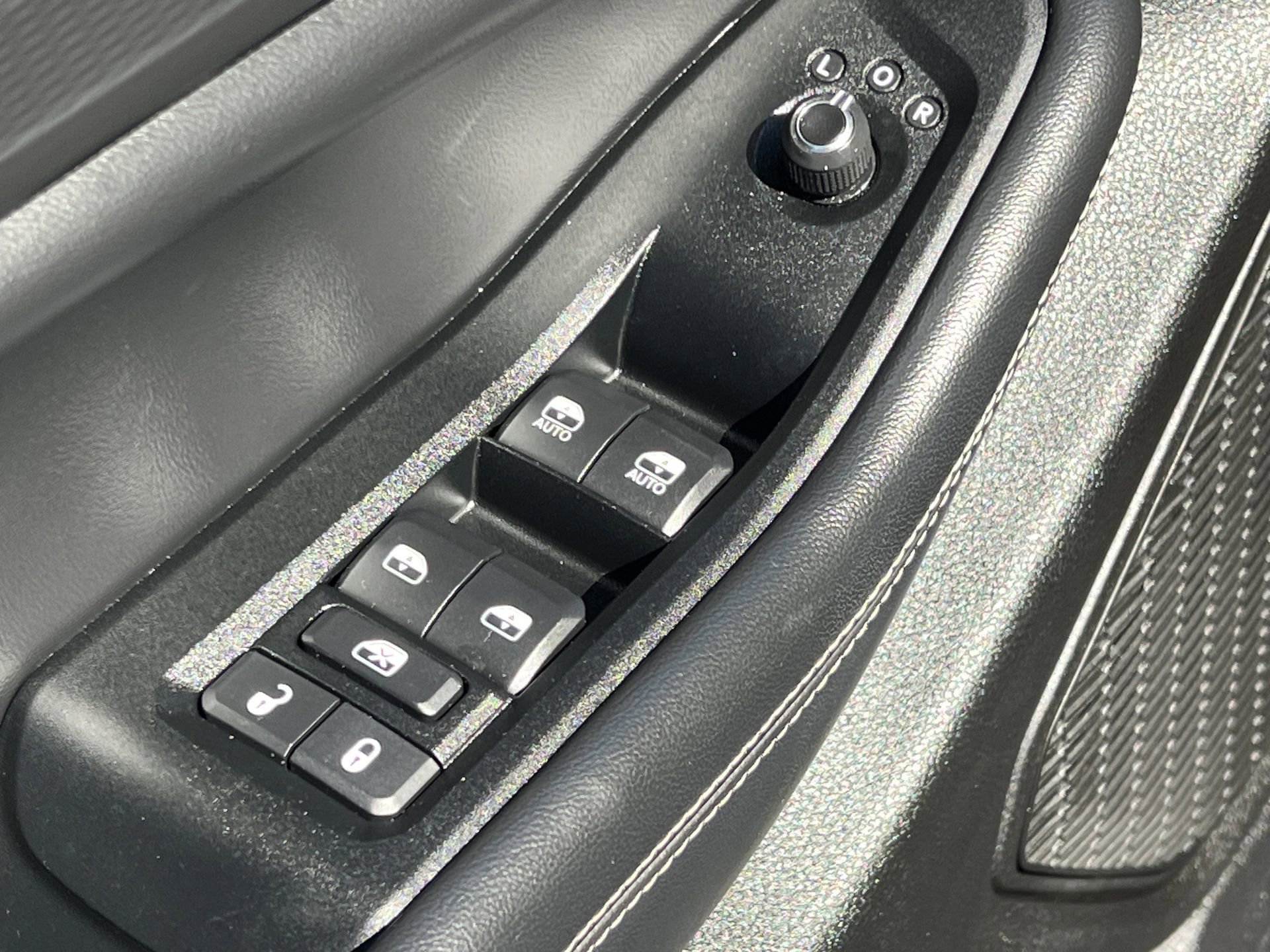 Used 2024 Jeep Grand Cherokee Altitude image 24