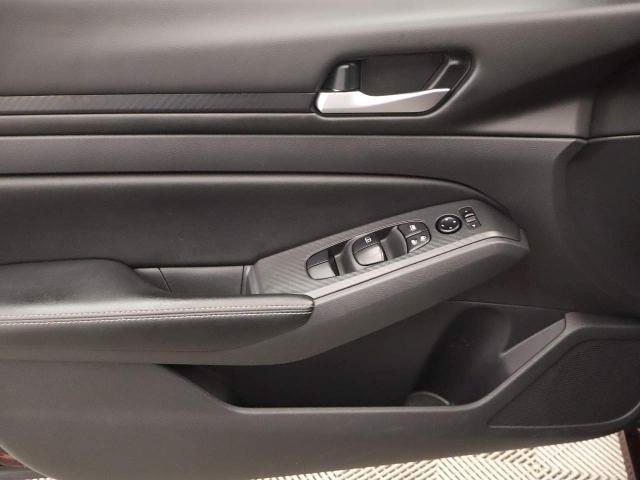 Used 2025 Nissan Altima 2.5 SV FWD image 37