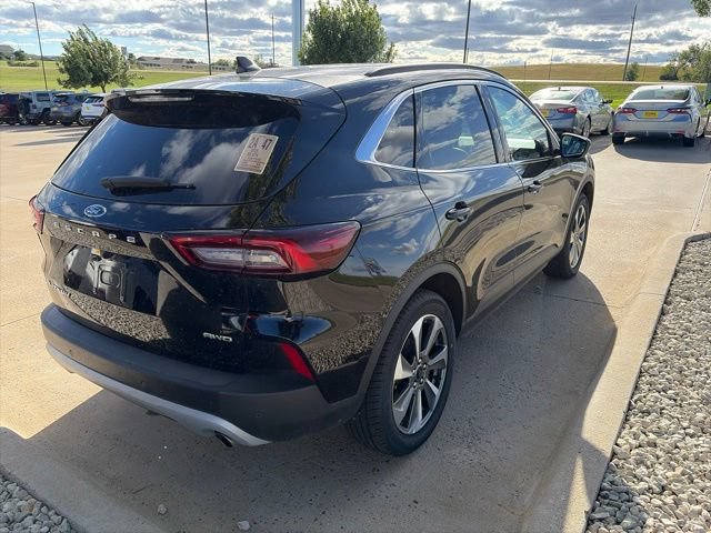Certified 2025 Ford Escape Platinum AWD/4WD image 3