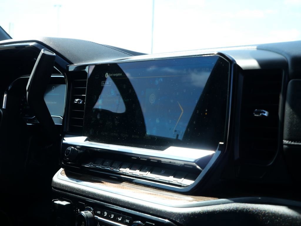 Used 2025 Chevrolet Silverado 1500 LT AWD/4WD image 14