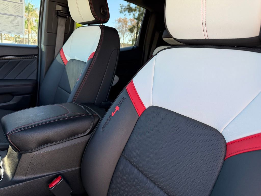 Used 2024 GMC Canyon AT4X image 9