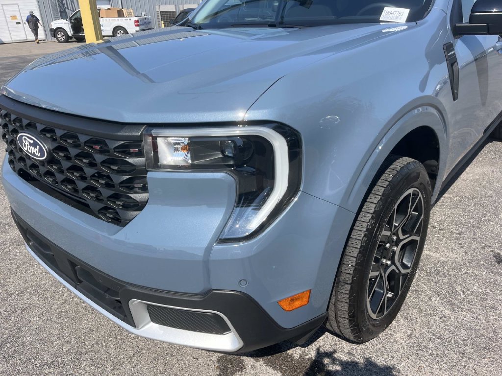 Certified 2025 Ford Maverick Lariat w/ 4K Tow Package AWD/4WD image 11
