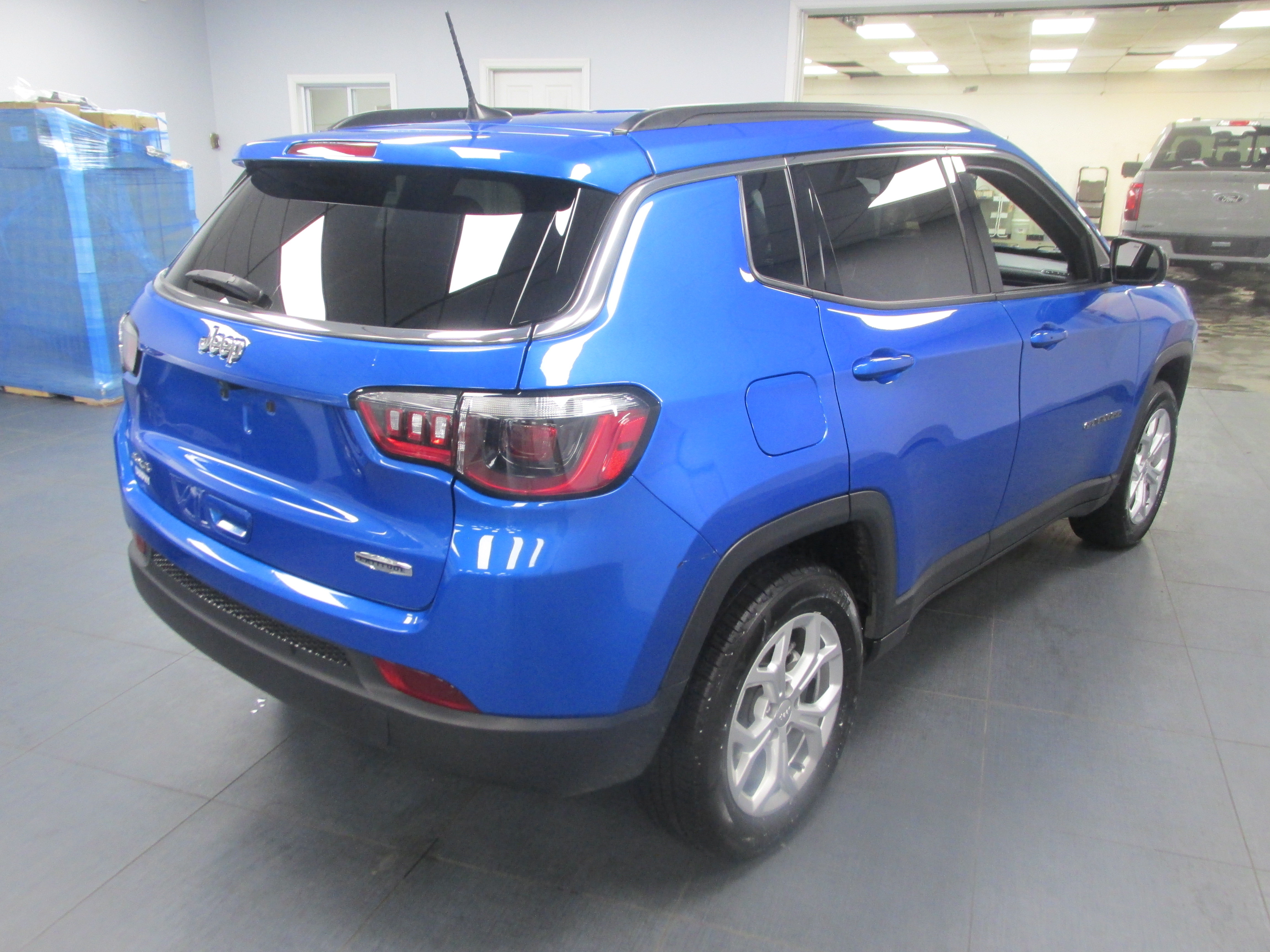 Used 2024 Jeep Compass Latitude AWD/4WD image 5
