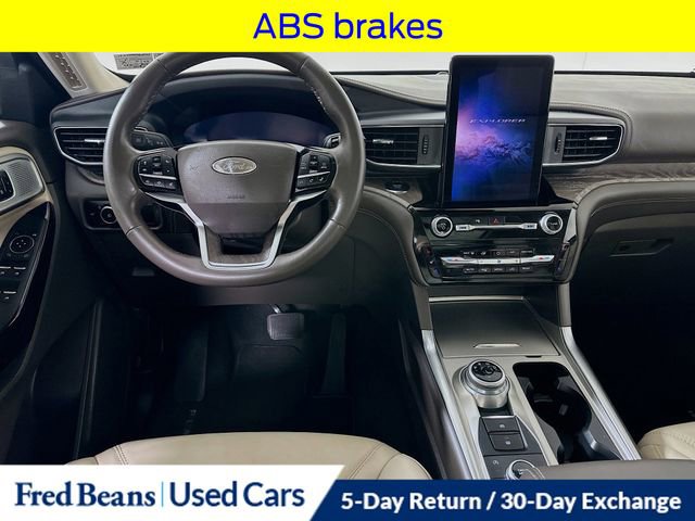 Certified 2024 Ford Explorer Platinum w/ Technology Package AWD/4WD image 30