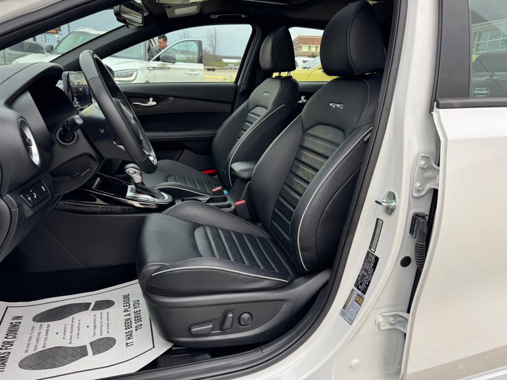 Used 2023 Kia Forte GT-Line w/ GT-Line Premium Package image 9