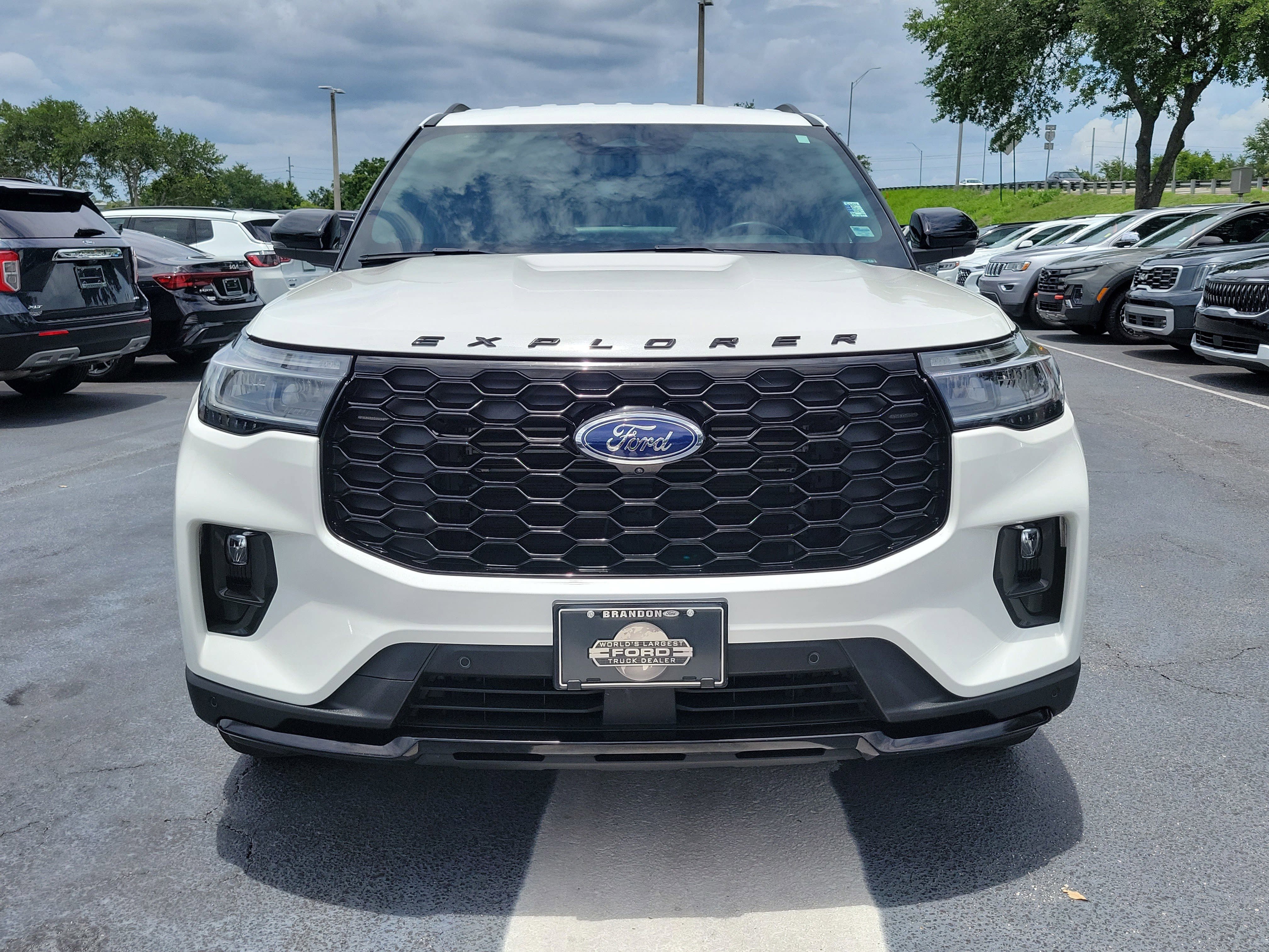 Certified 2025 Ford Explorer ST-Line AWD/4WD image 2