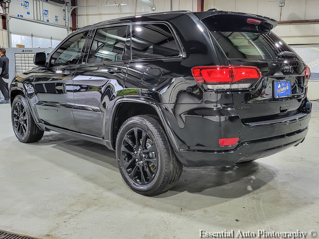 Used 2018 Jeep Grand Cherokee Altitude AWD/4WD image 5