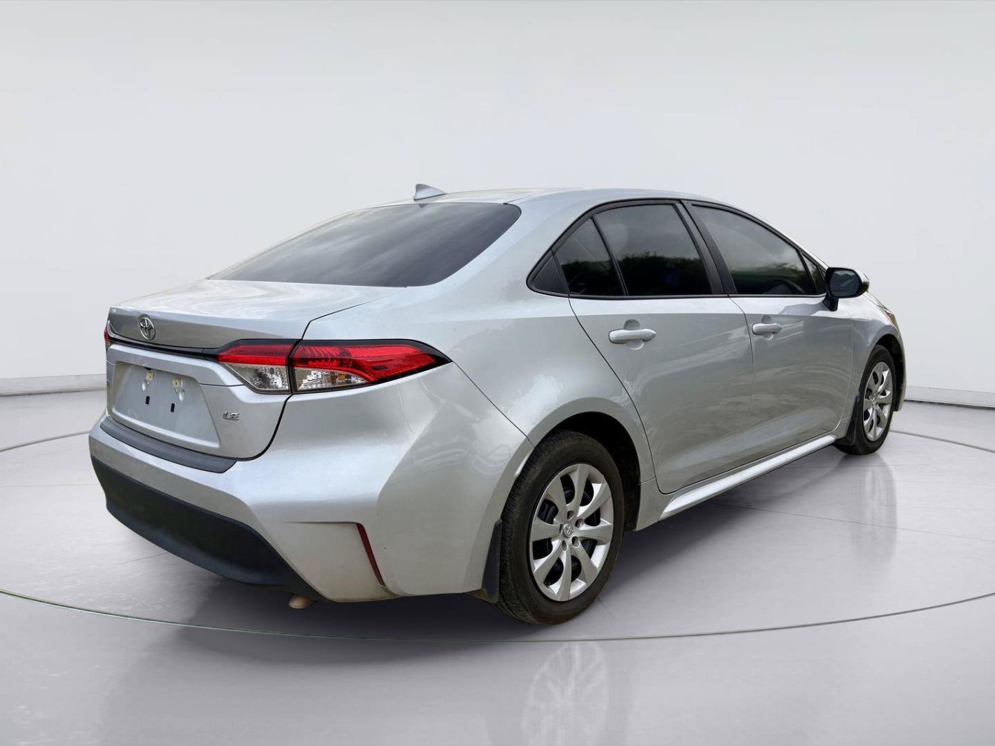 Used 2025 Toyota Corolla LE FWD image 4