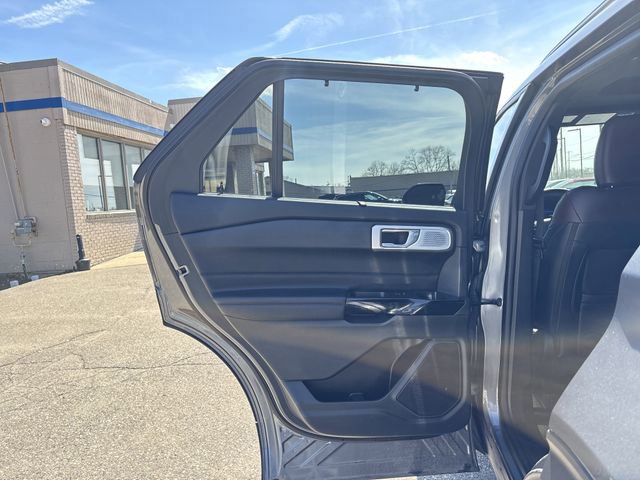 Certified 2022 Ford Explorer Platinum w/ Equipment Group 601A image 24