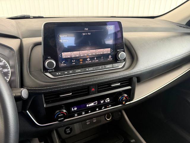 Used 2024 Nissan Rogue SV FWD image 4