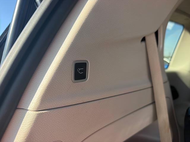 Used 2024 Chrysler Pacifica Touring-L FWD image 40