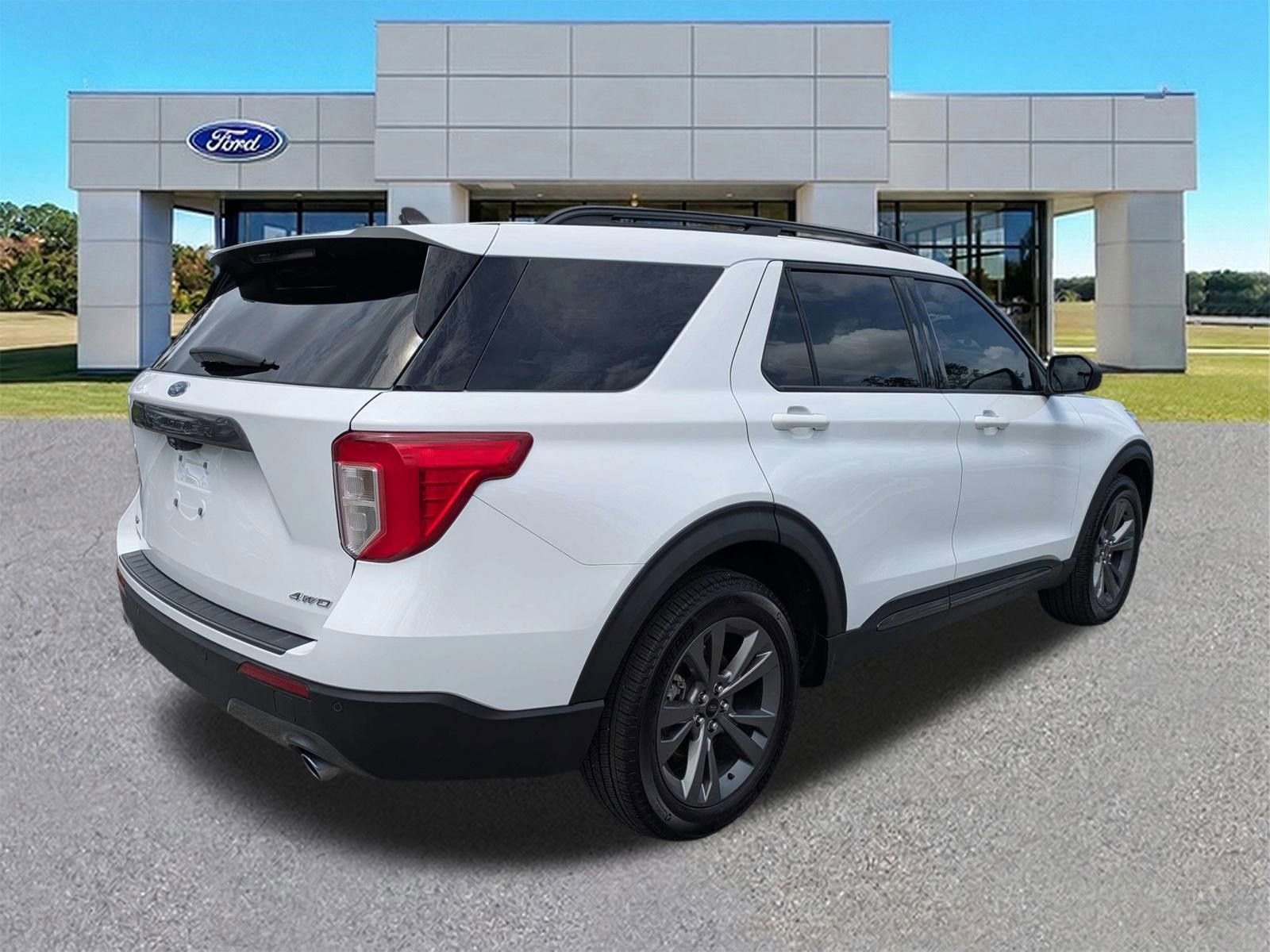 Certified 2021 Ford Explorer XLT w/ Equipment Group 202A AWD/4WD image 2