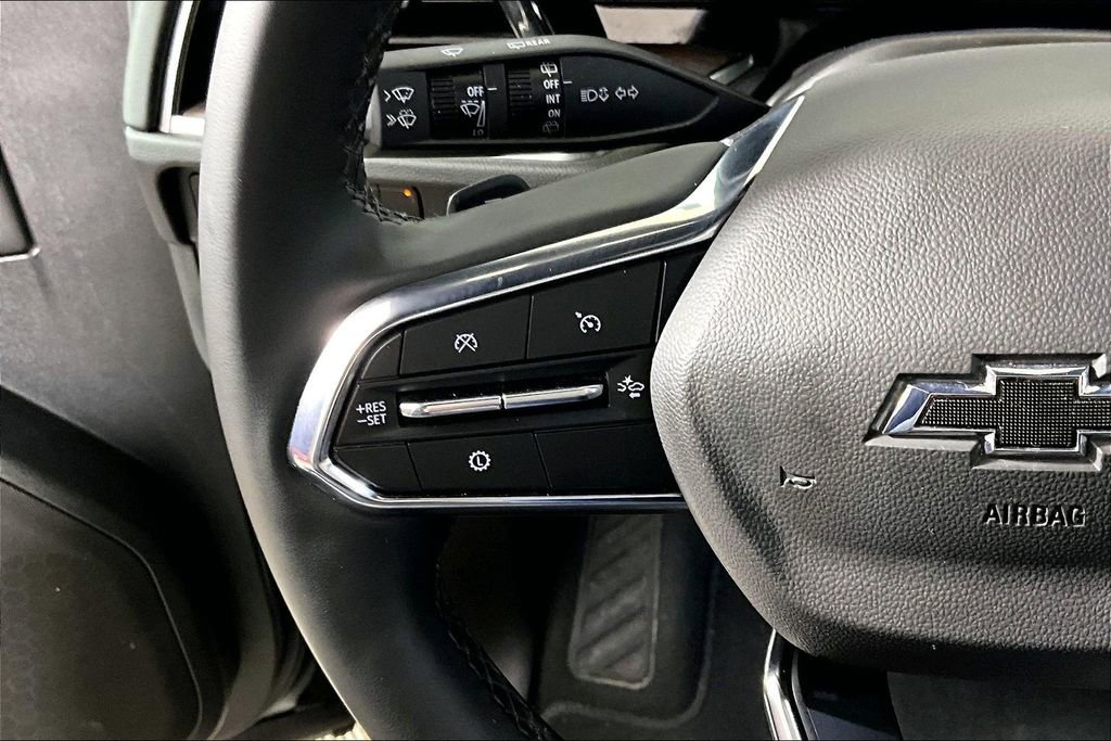 Used 2025 Chevrolet Suburban Z71 image 14