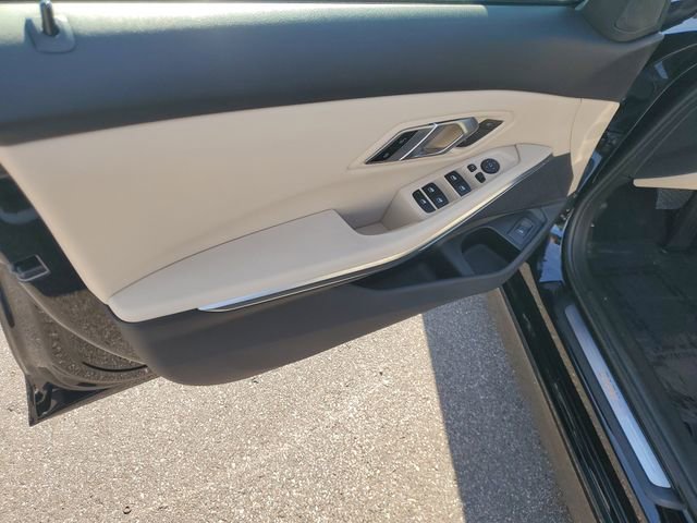 Used 2022 BMW 330i Sedan w/ Premium Package image 17