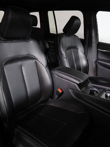 Used 2024 Jeep Grand Cherokee Limited AWD/4WD image 9