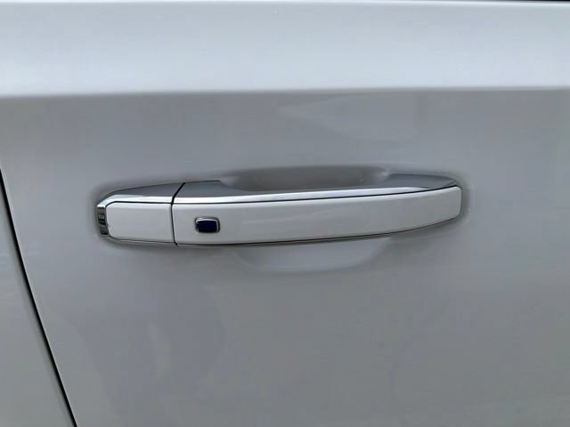 Used 2023 GMC Yukon Denali AWD/4WD image 13