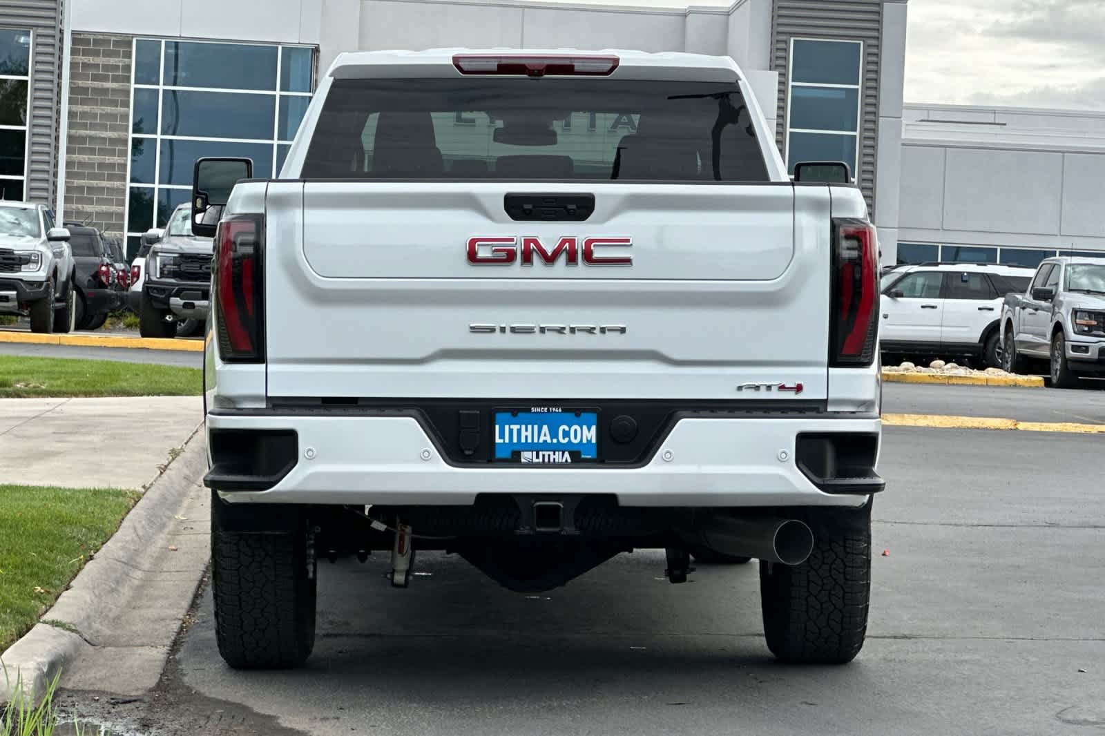 Used 2025 GMC Sierra 2500 AT4 AWD/4WD image 7