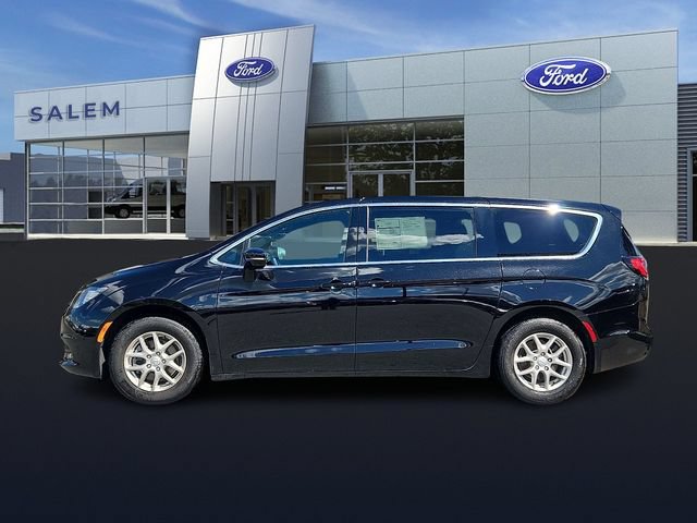 Used 2025 Chrysler Voyager LX FWD image 5