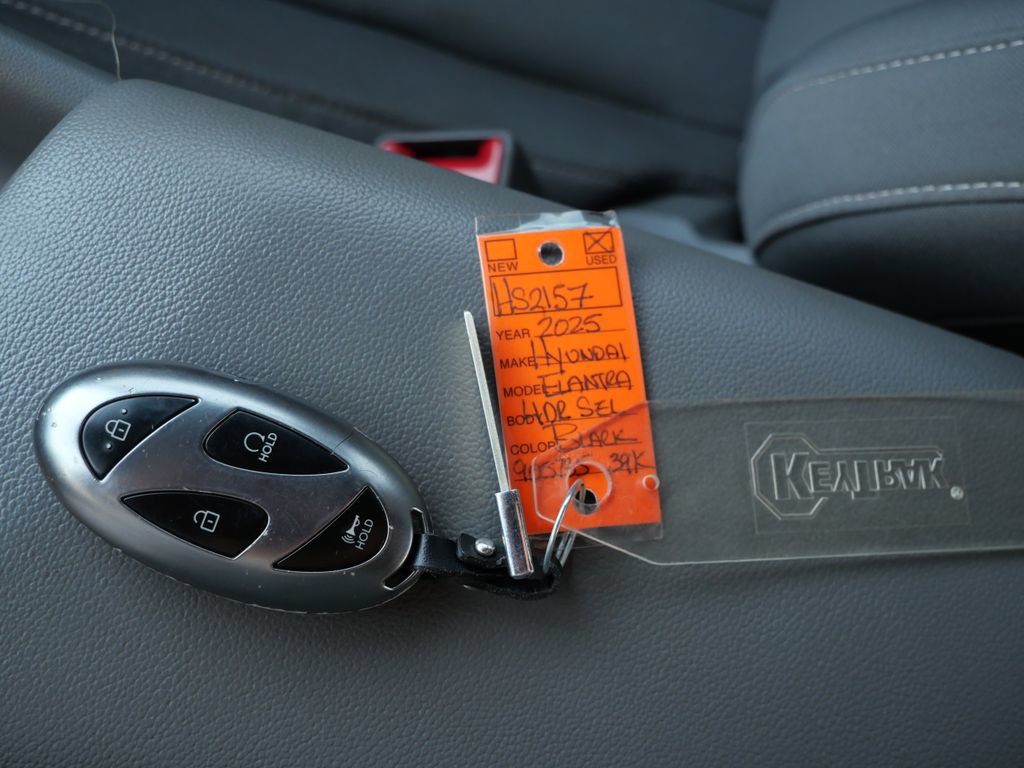 Used 2025 Hyundai Elantra SEL FWD image 30
