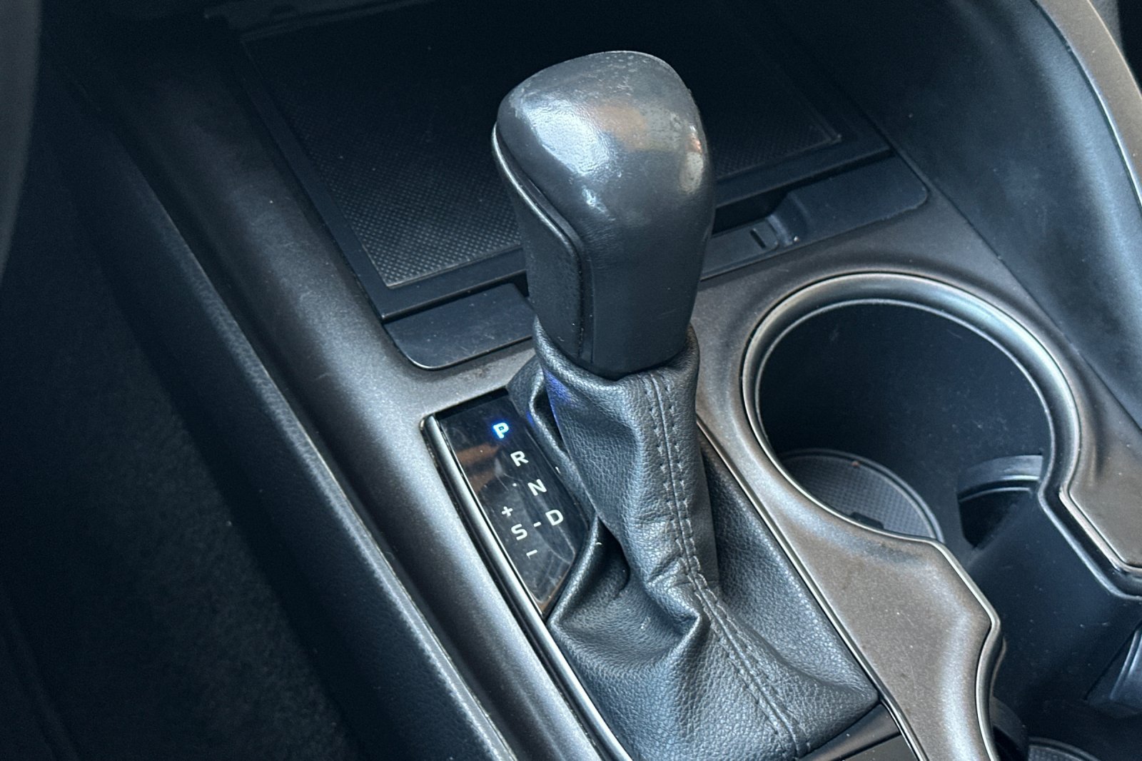 Used 2022 Toyota Camry SE w/ Carpet Mat Package (TMS) FWD image 19