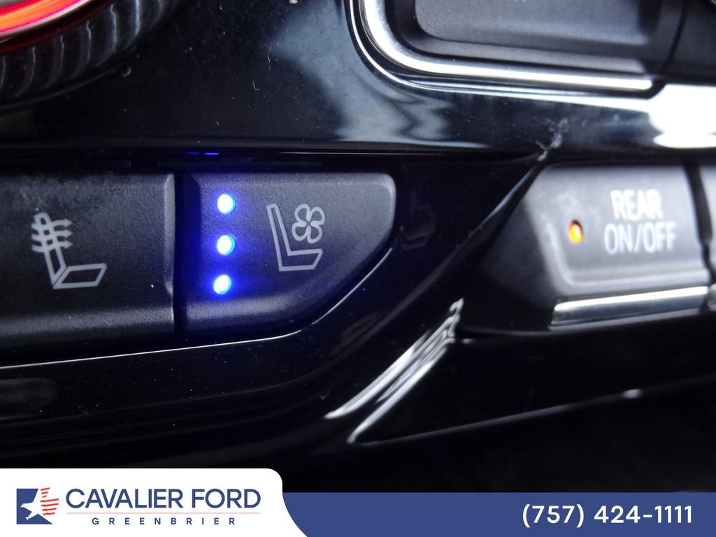 Used 2022 GMC Yukon XL Denali AWD/4WD image 35