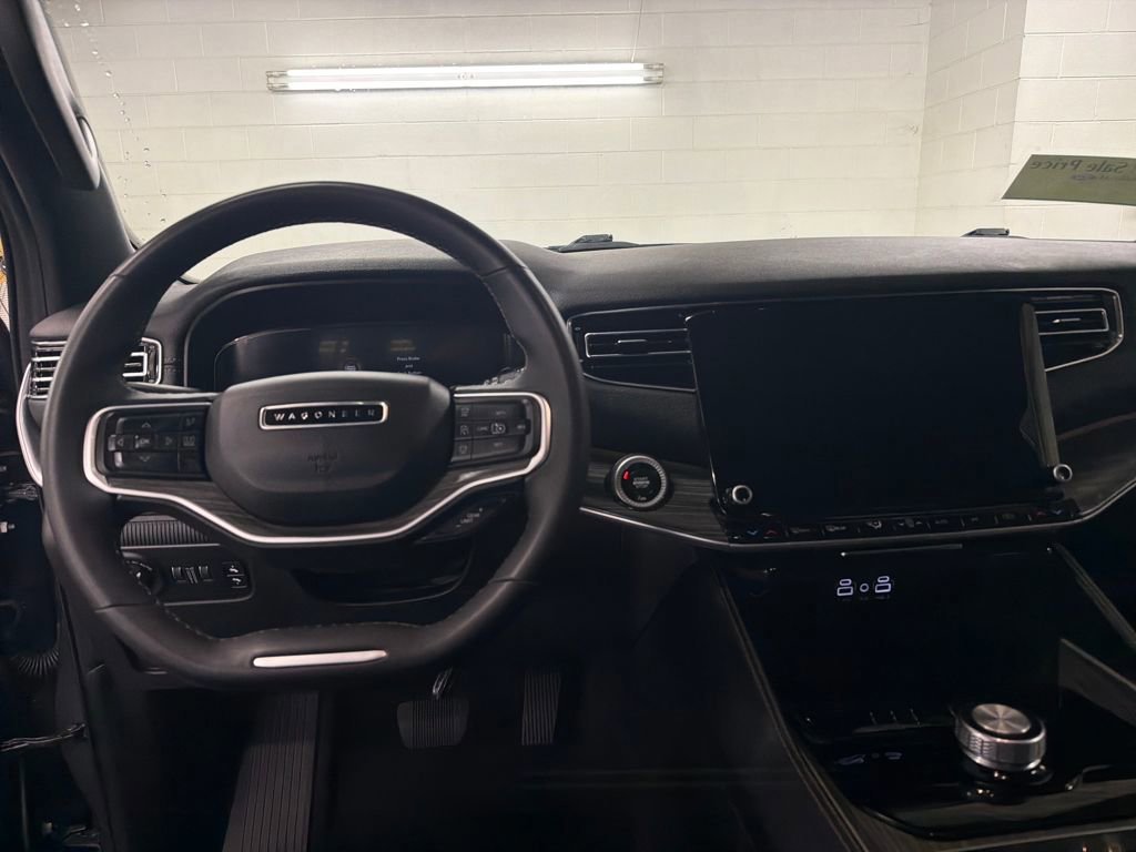 Used 2024 Jeep Wagoneer L Series II image 13