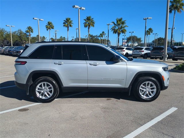 Used 2025 Jeep Grand Cherokee Laredo X image 6