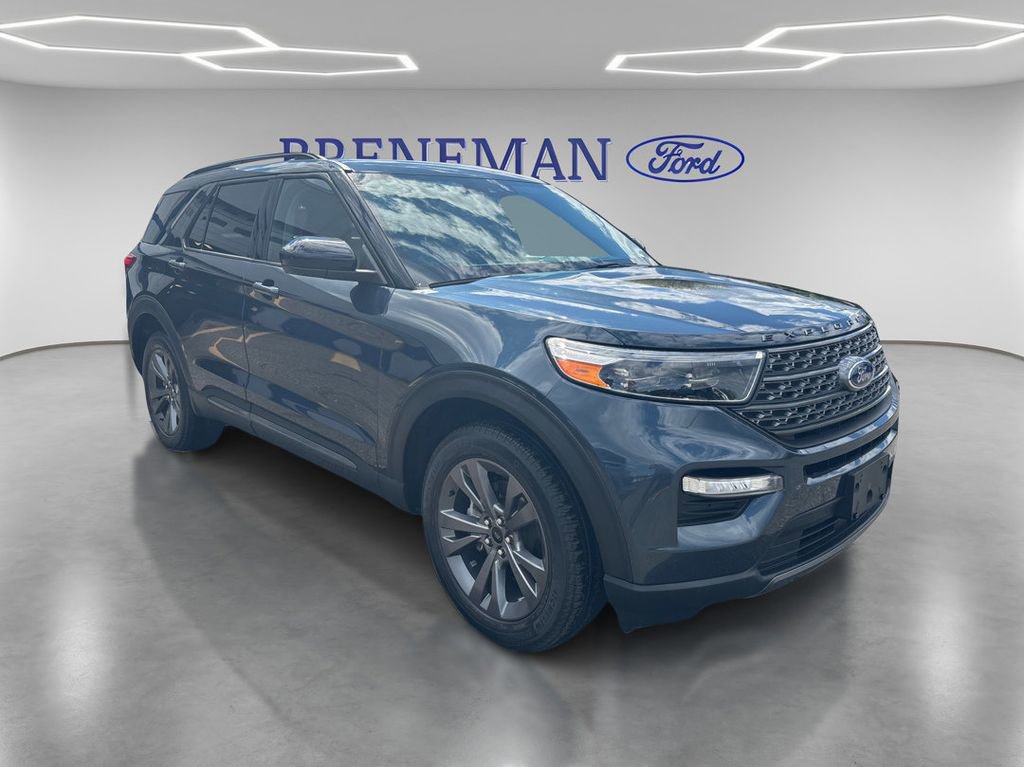 Certified 2022 Ford Explorer XLT w/ Equipment Group 202A AWD/4WD image 3