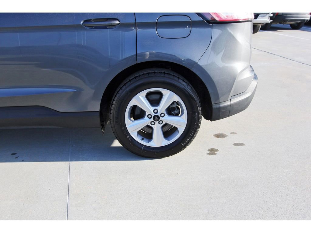 Certified 2024 Ford Edge SE image 30