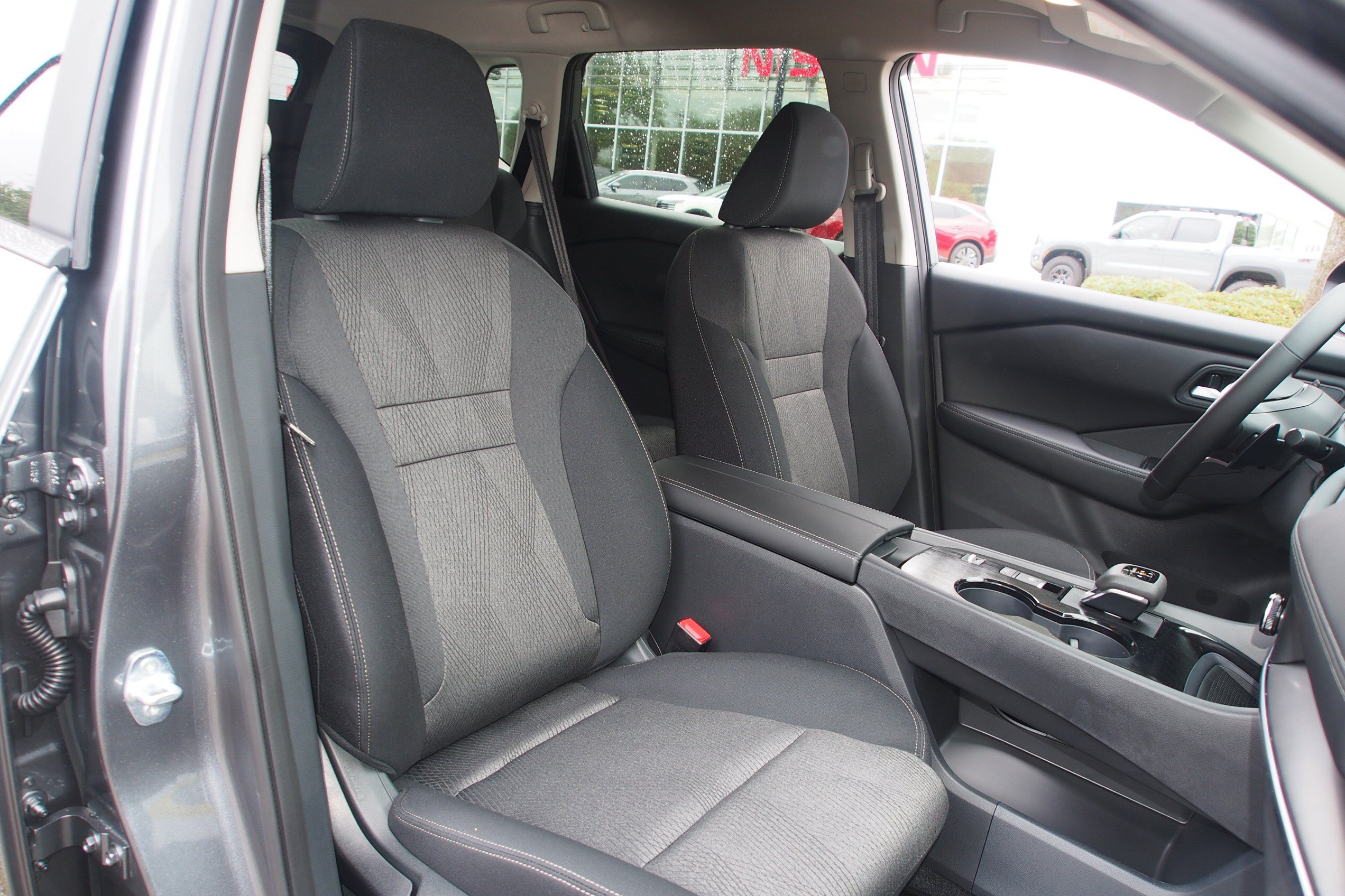 Used 2026 Nissan Rogue SV FWD image 11