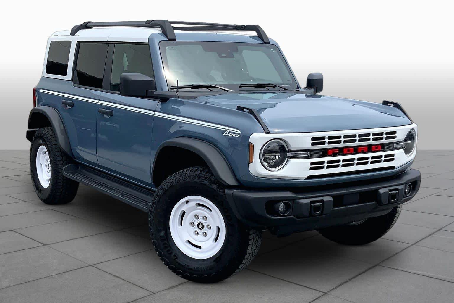 Certified 2025 Ford Bronco Heritage Edition AWD/4WD image 3