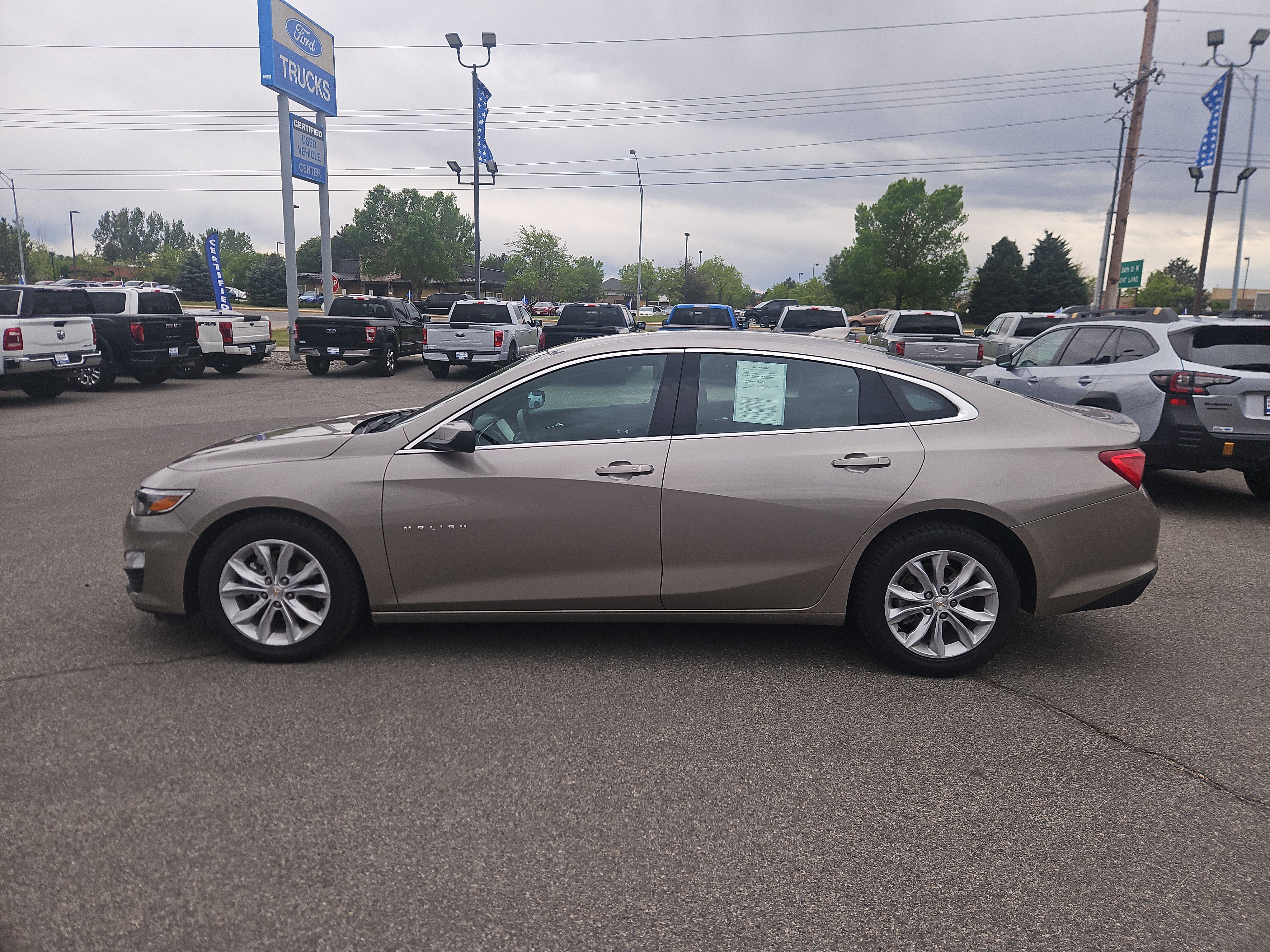 Used 2025 Chevrolet Malibu LT FWD image 2