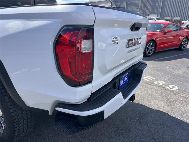 Used 2024 GMC Canyon Denali image 11