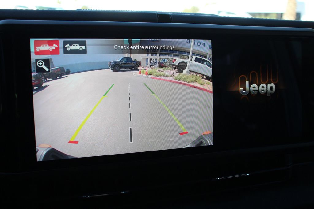Used 2025 Jeep Gladiator Mojave AWD/4WD image 32