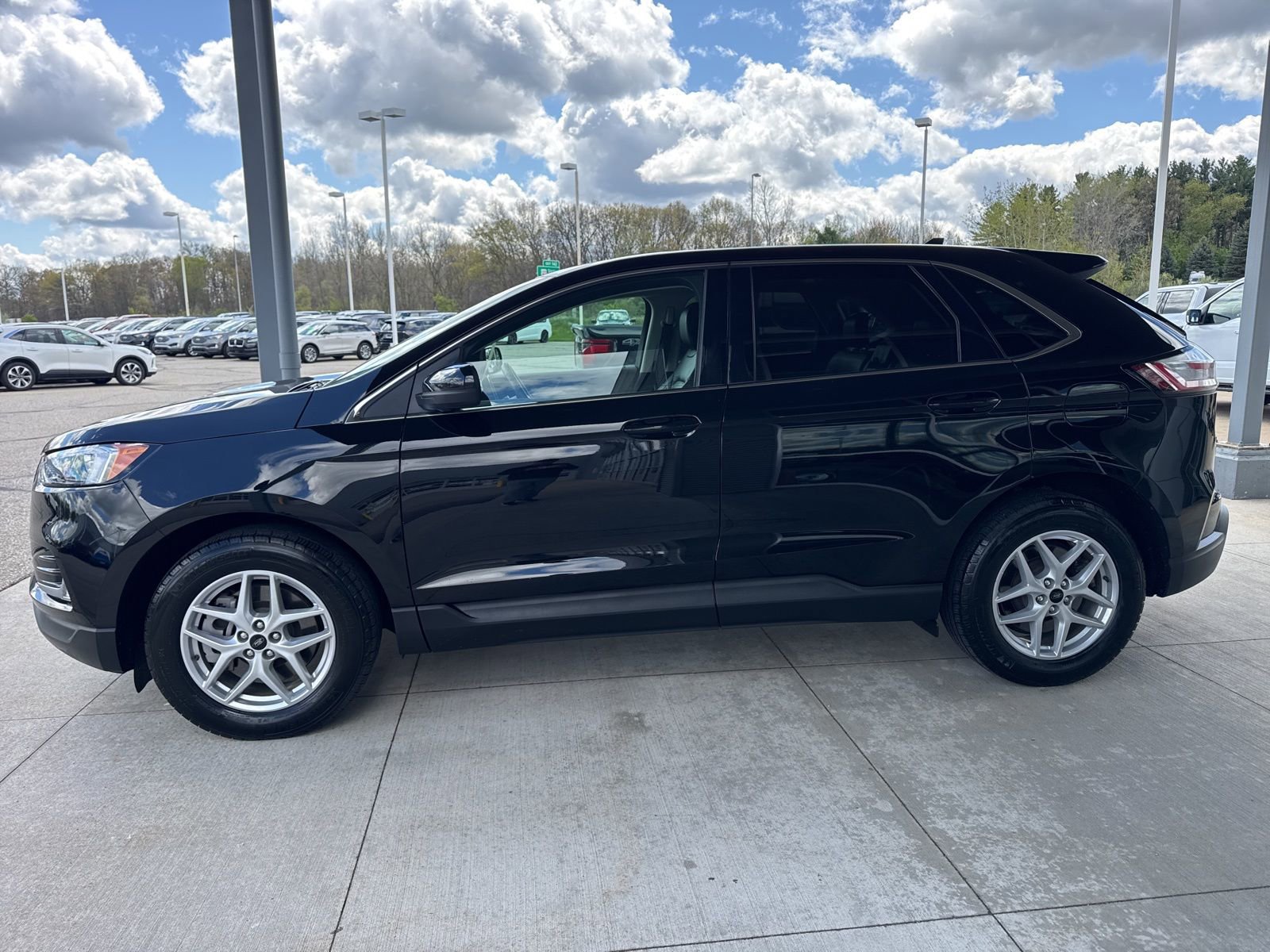 Certified 2024 Ford Edge SEL w/ Convenience Package AWD/4WD image 4