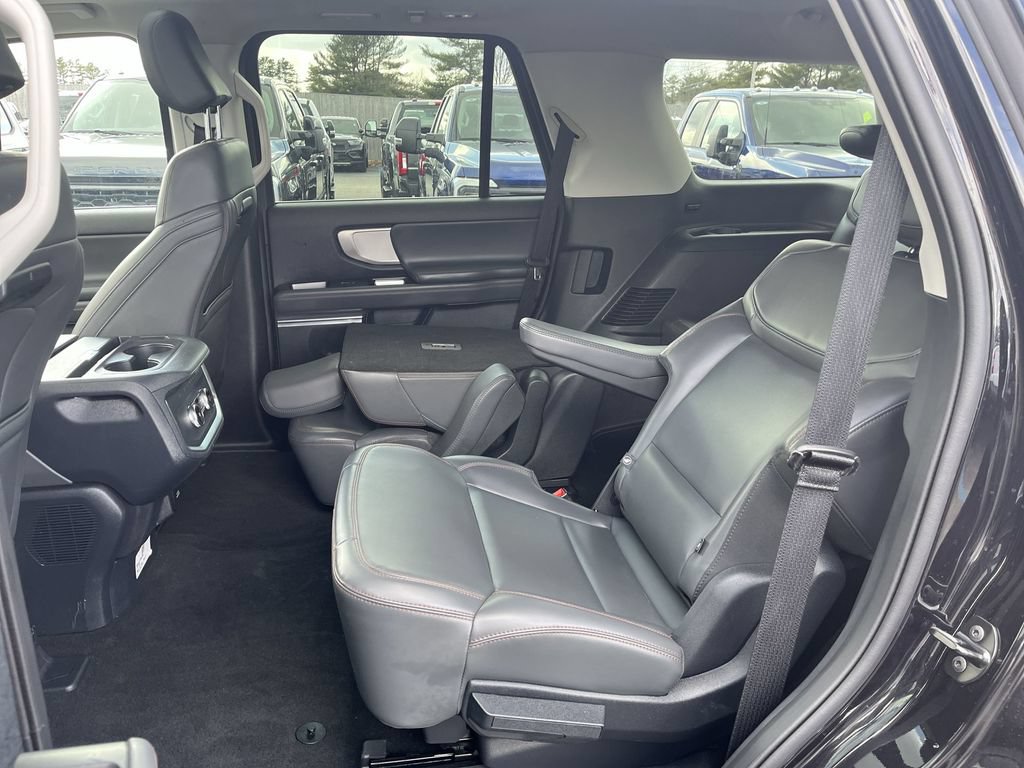 Certified 2025 Ford Expedition Active AWD/4WD image 4