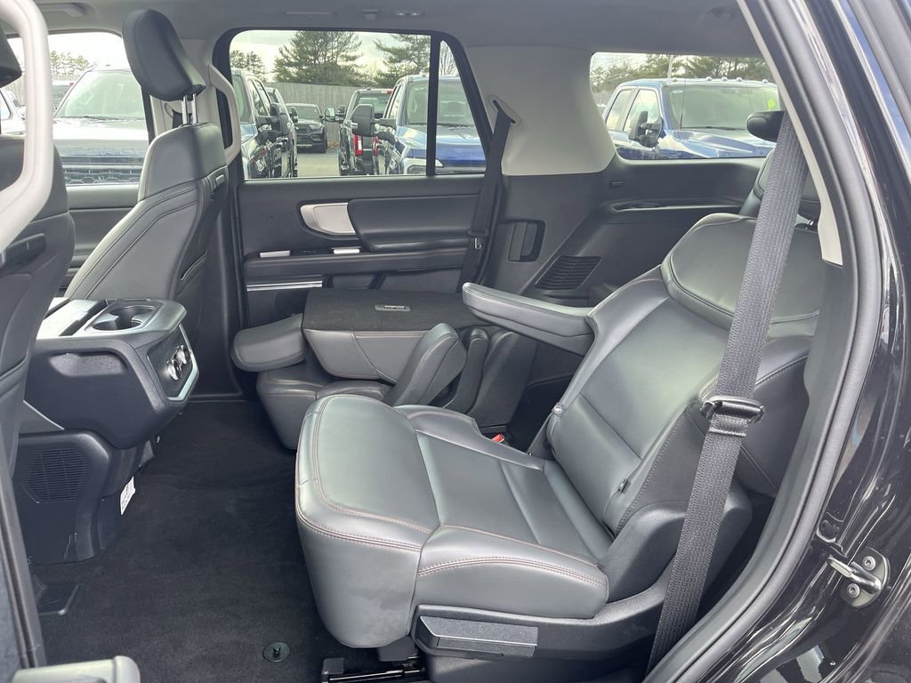Certified 2025 Ford Expedition Active AWD/4WD image 4