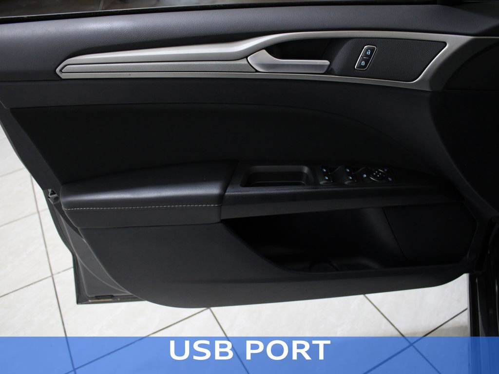 Certified 2020 Ford Fusion SE image 4