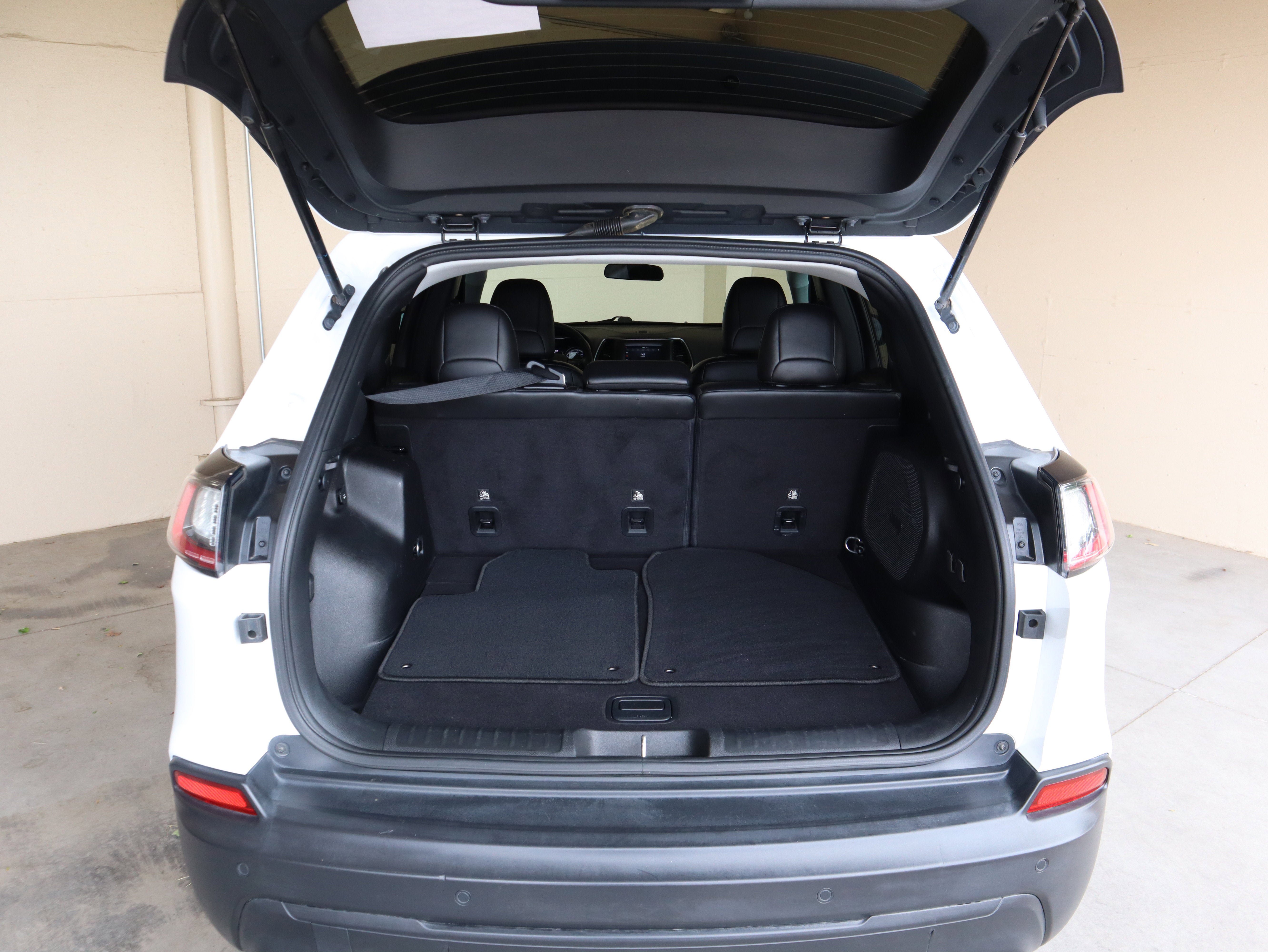 Used 2019 Jeep Cherokee Latitude Plus FWD image 45