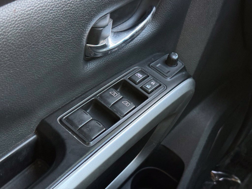 Used 2018 Nissan Titan SV AWD/4WD image 31