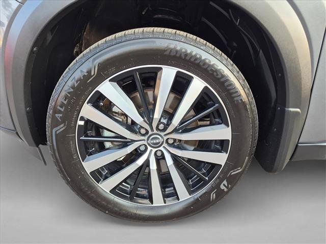Used 2025 Nissan Pathfinder Platinum AWD/4WD image 24