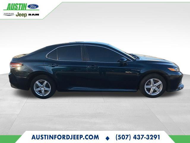 Used 2018 Toyota Camry L image 2