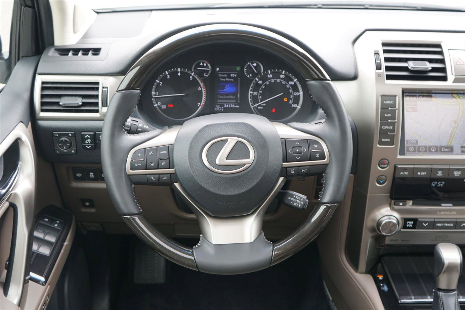 Used 2021 Lexus GX 460 Luxury w/ Off Road Package AWD/4WD image 27