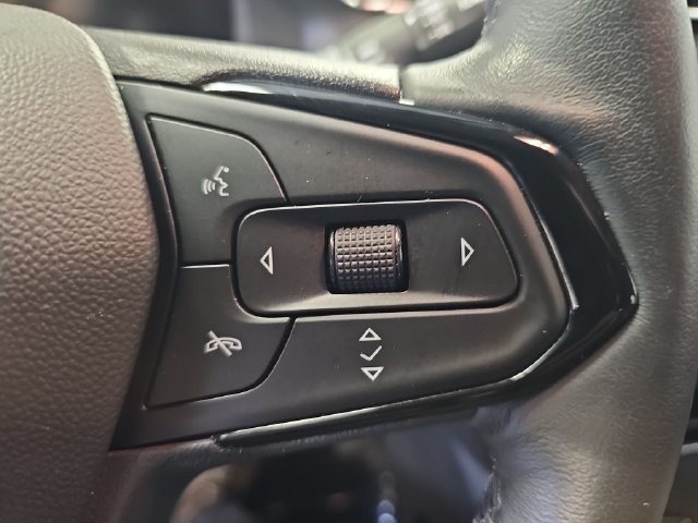 Used 2023 Chevrolet Bolt EUV LT w/ Convenience Package FWD image 18