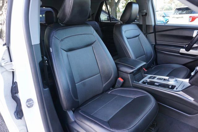 Certified 2022 Ford Explorer Limited w/ Limited Technology Package image 7
