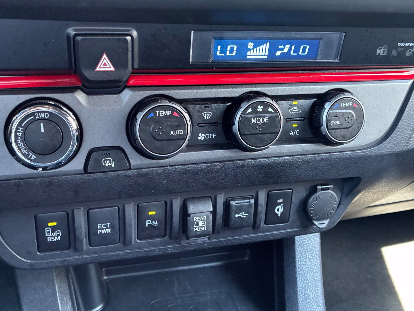 Used 2023 Toyota Tacoma TRD Off-Road w/ Technology Package AWD/4WD image 23