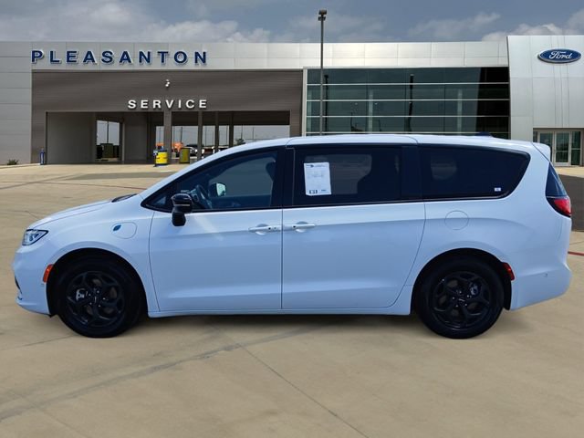 Used 2024 Chrysler Pacifica Limited FWD video 2