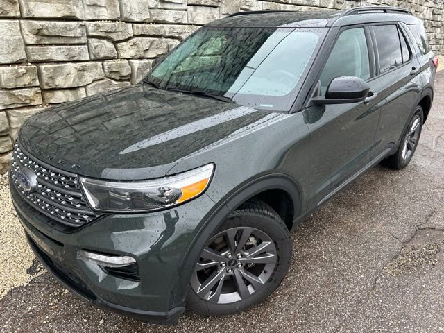 Certified 2023 Ford Explorer XLT w/ Equipment Group 202A AWD/4WD image 1